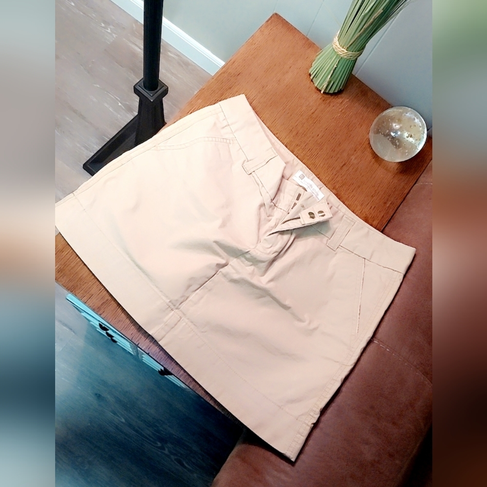 Gap khaki skirt